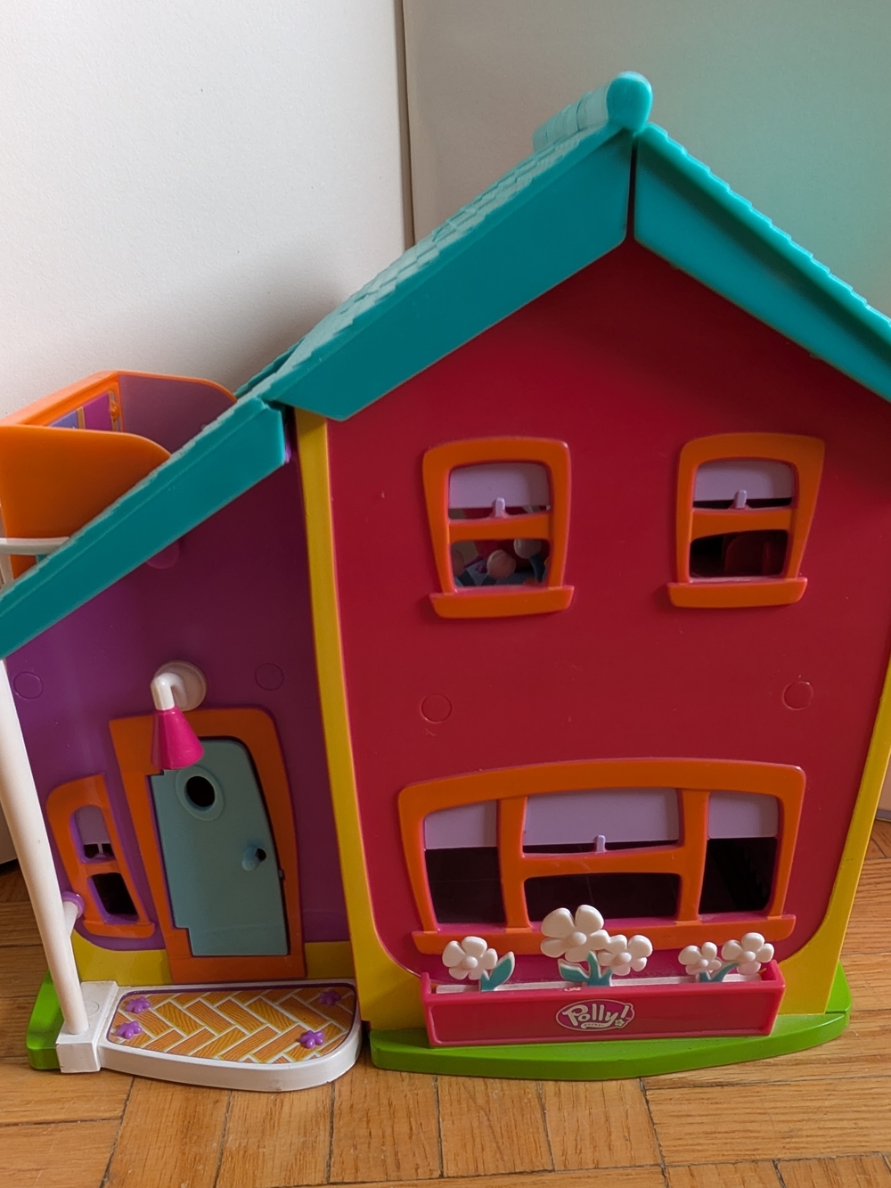 Polly Pocket House With Magnetic Furniture And Accessories